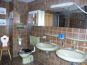 Children-friendly flat with terrace, garden & barbecue - Image 4