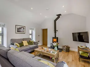 Cottage with hot tub, garden & barbeque - Image 5