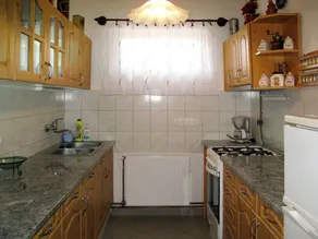 Children-friendly ample holiday home with garden, private pool & terrace - Image 4