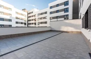 Flat with terrace - Image 4