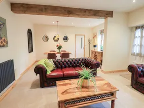 Family-oriented nice cottage with garden - Image 3