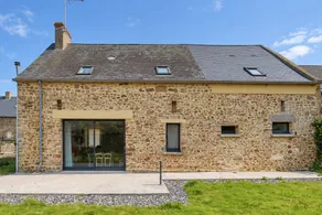 Holiday home with barbecue, terrace & garden | Garden view - Image 2