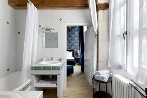 Bed and Breakfast 'Chambre D'hôtes Les Acanthes' with Shared Pool, Shared Terrace and Wi-Fi - Image 4