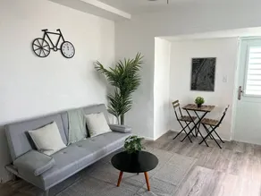 Vom Central Park inspiriertes 1-Schlafzimmer mit Pool und Gartenspielen - Image 2
