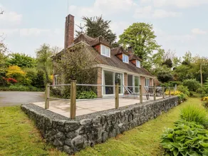 Cottage with garden - Image 2
