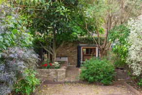 Holiday apartment with garden - Image 5