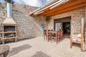 Holiday home with barbecue, garden & terrace | Mountain view | Perfect for remote work - Image 2