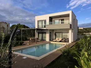 Voll ausgestattetes Ferienhaus mit Garten, Grill und privatem Pool | Haustiere erlaubt - Image 3