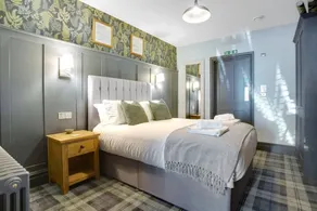 Stylish 1BR Home   Near Station   by Stay With Us - Image 2