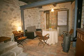Holiday home with BBQ & garden - Image 5