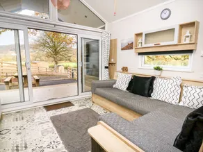 Cottage with jacuzzi & garden - Image 2