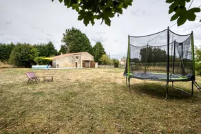 Casa con piscina, giardino e barbecue | Vista sul giardino - Image 5