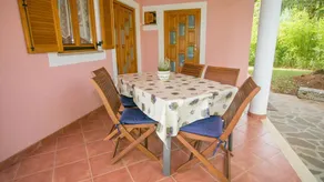 Holiday apartment with terrace, garden & barbecue - Image 5