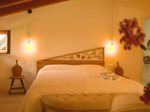 Agriturismo l' Abbraccio della Vigna tra vigneti con vista Castelli di Montecchio Maggiore e Colli Berici: Agriturismo Vicenza - Appartamento Vite Romantica - parcheggio privato, giardino, portico privato e WiFi Gratuito - Image 3