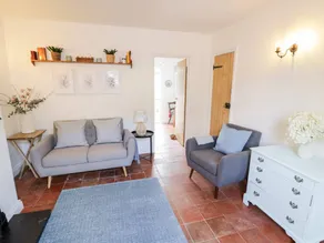 Casa rural con terraza y jardín - Image 4