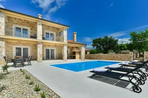 Villa with terrace - Image 4
