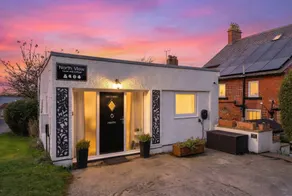 Fully equipped holiday home with garden - Image 2