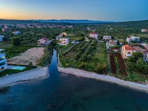 Villa with garden, terrace & private pool - Image 3