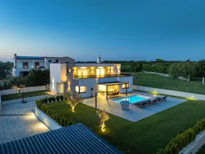 House with terrace, private pool & garden - Image 3