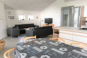 Holiday home with terrace, garden & BBQ - Image 3