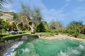 Villa with heated pool, garden & jacuzzi - Image 4