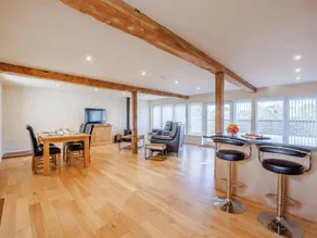 Cottage with barbecue & garden - Image 2