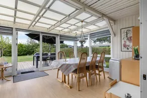 Holiday home with terrace, BBQ & garden - Image 4