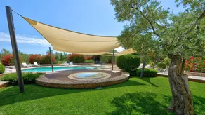 Villa with terrace, jacuzzi & private pool - Image 4