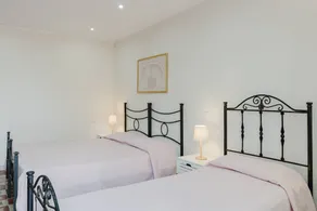 Agréable chambre chez l'habitant conviviale et familiale avec barbecue, jardin et internet haut débit | Vue jardin | Avec animaux admis - Image 3