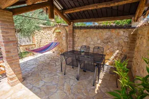 Wohnung mit Terrasse, Pool und Garten - Image 5