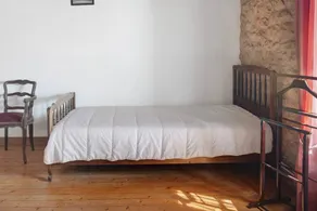 Gästezimmer „La Glycine“ mit gemeinsamer Terrasse und Garten, WLAN - Image 4