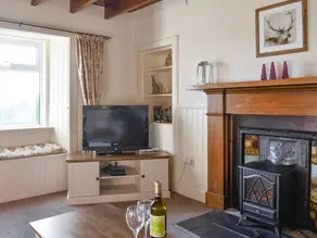 Cottage with BBQ & garden | River view - Image 3