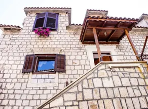 Picturesque House in Kaštela Old Town Near Beach and Local Amenities - Four Bedroom Holiday Home - Image 2