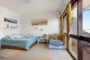 Flat with garden | Lake view - Image 3