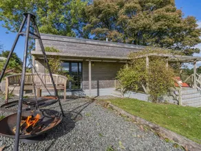 Lodge with barbecue & garden - Image 2