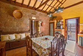 Ferienhaus mit privatem Pool und Terrasse | Bergblick | Perfekt für die Arbeit von Zuhause - Image 5