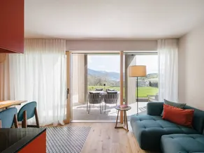 Flat with terrace & pool - Image 3