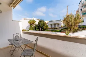Chambre privée avec terrasse et internet haut débit | Vue ville | Plage à proximité | Avec animaux acceptés - Image 2