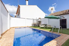 Villa mit privatem Pool, Terrasse und Garten | Gartenblick | Perfekt für die Arbeit von Zuhause - Image 2