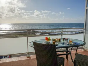 Appartement entièrement équipé avec jardin | Vue mer | Proche de la plage - Image 2