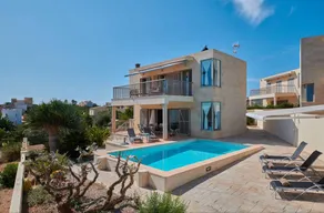 Fully equipped lovely villa with private pool, garden & barbeque | Pool view - Image 4