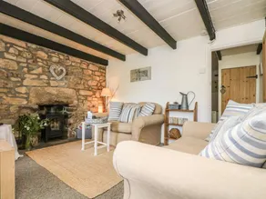 Cottage with garden - Image 2