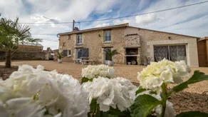 Maison de charme à Arçay avec jacuzzi - Image 3