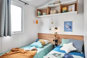 Mobile home with garden & terrace - Image 5