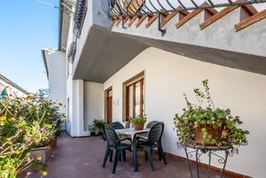 Maravilloso apartamento totalmente equipado con jardín - Image 3