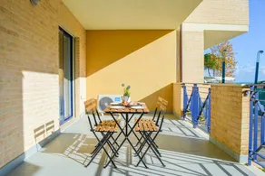 Apartamento con piscina, terraza y jardín | Vistas a la playa - Image 4