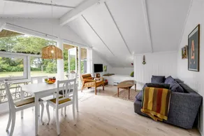 Holiday home with garden, barbecue & terrace - Image 3