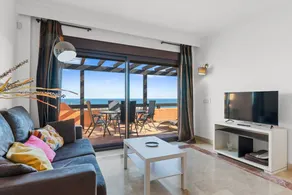 Penthouse in Estepona with Terrace and Sea Views - Image 4