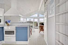 Holiday home with sauna & terrace - Image 5