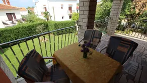 Flat with garden & terrace - Image 4